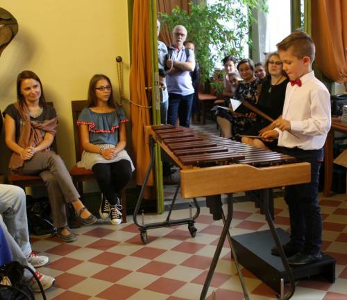 Kacper Kwieciński z klasy perkusji Artura Ciborowskiego